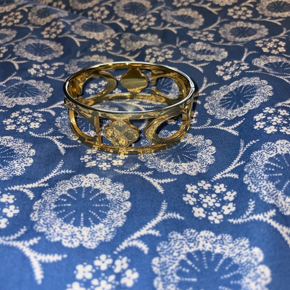 C. Wonder Jewelry - C Wonder Snap Bangle